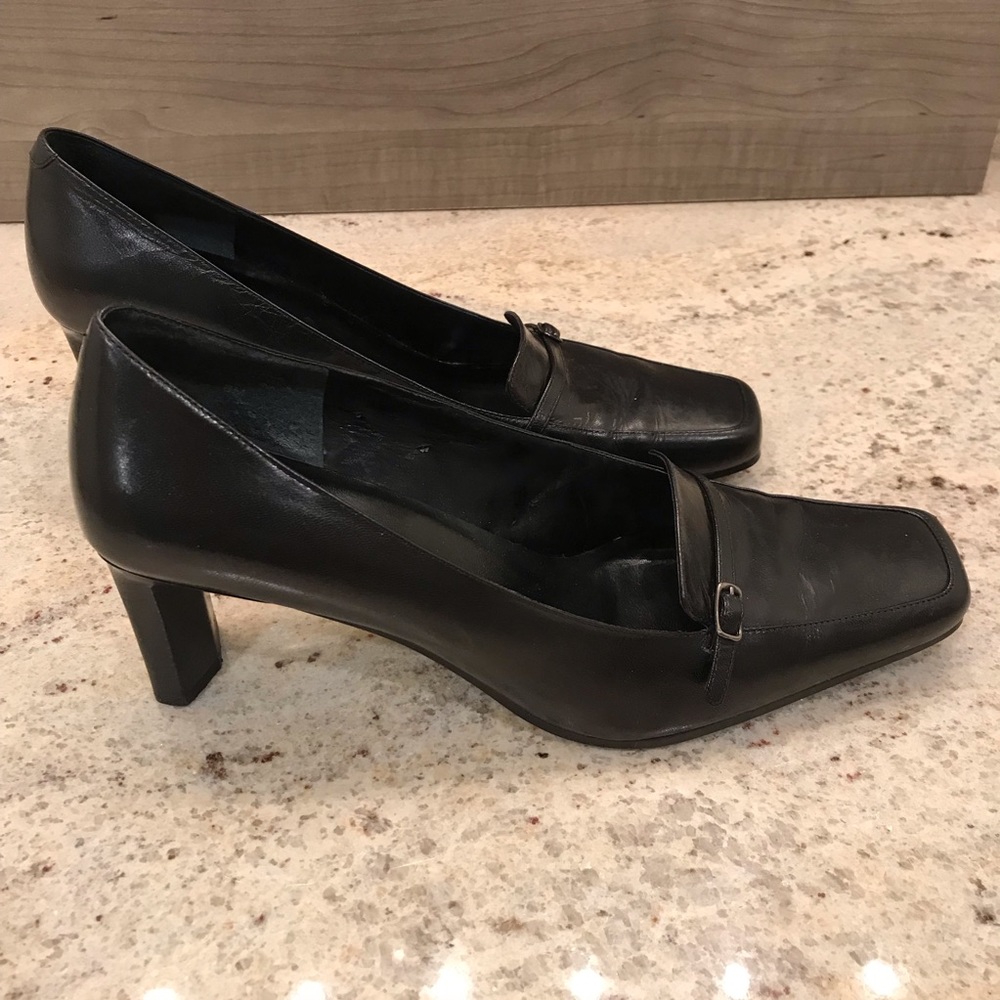 Bandolino 2-1/2” heel Black Pump